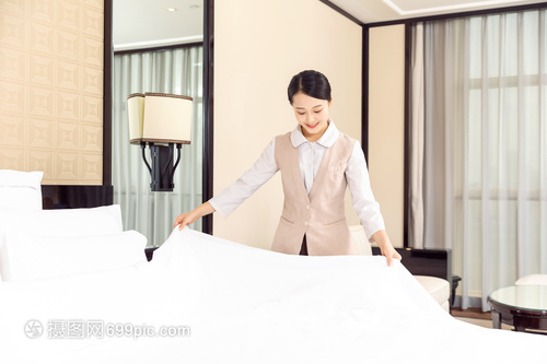 酒店管理中的床铺整理 提升客户体验与保洁管理